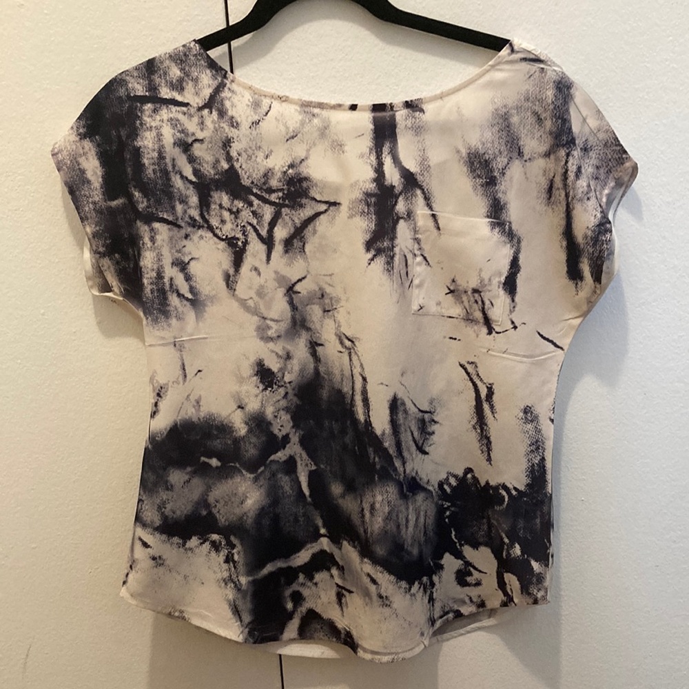 Black and white top with cutout in back
